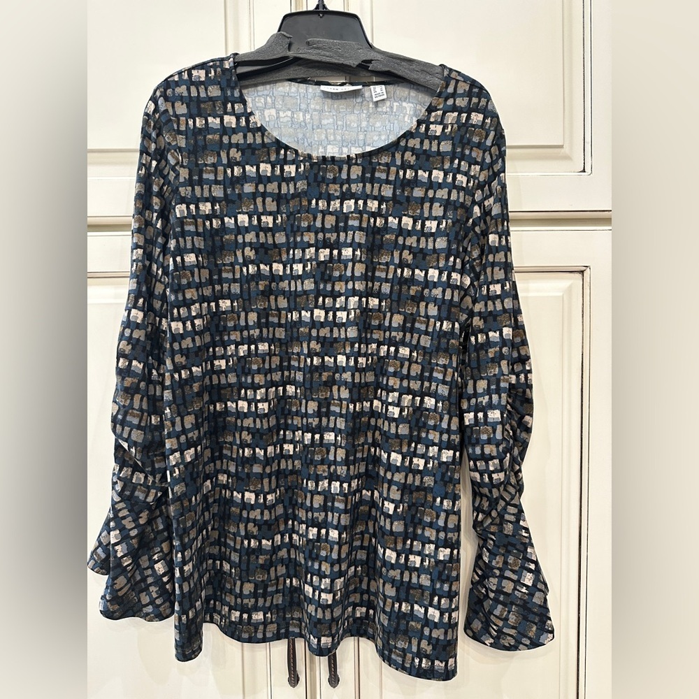 Susan Graver Blue and Cream Patterned Top